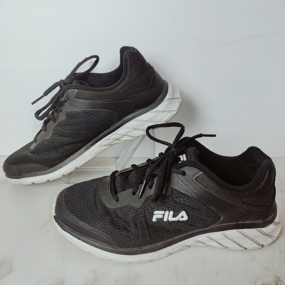Fila Women's Memory Core 21 Calibration Black White Running Sneakers, 8.5